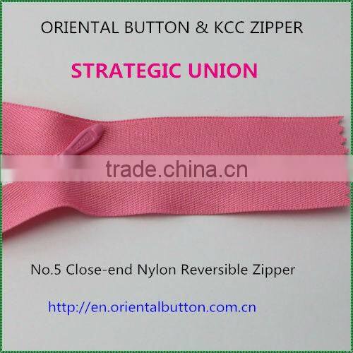 no. 5 close-end nylon reversible zipper