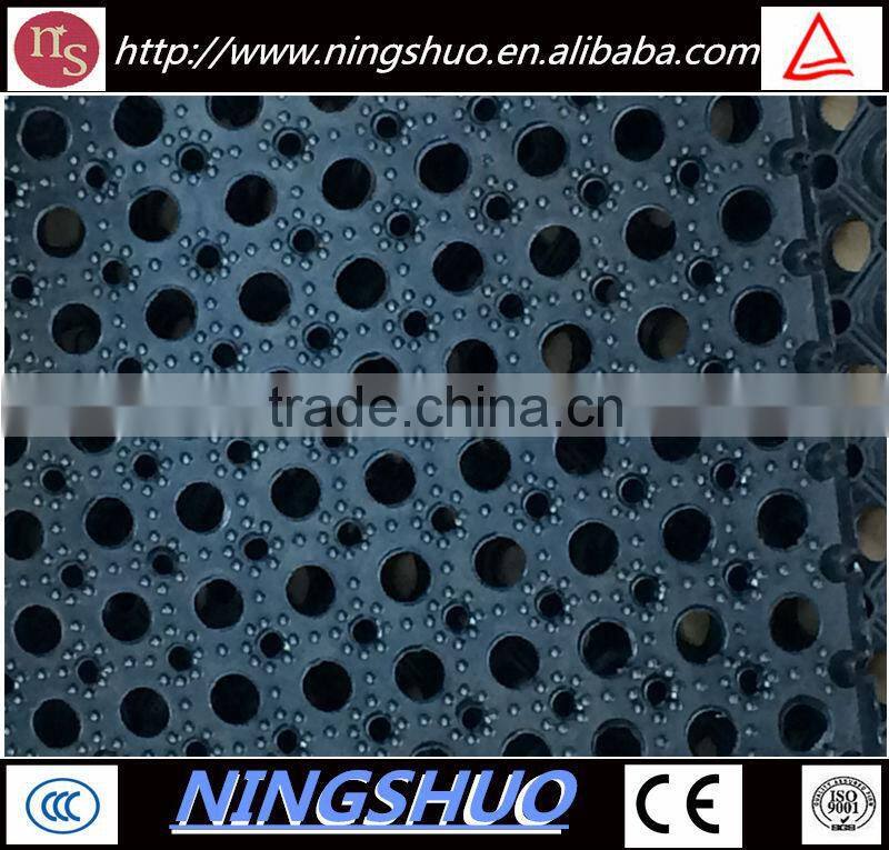 Anti slip and anti fatigue rubber drainage mat for boat