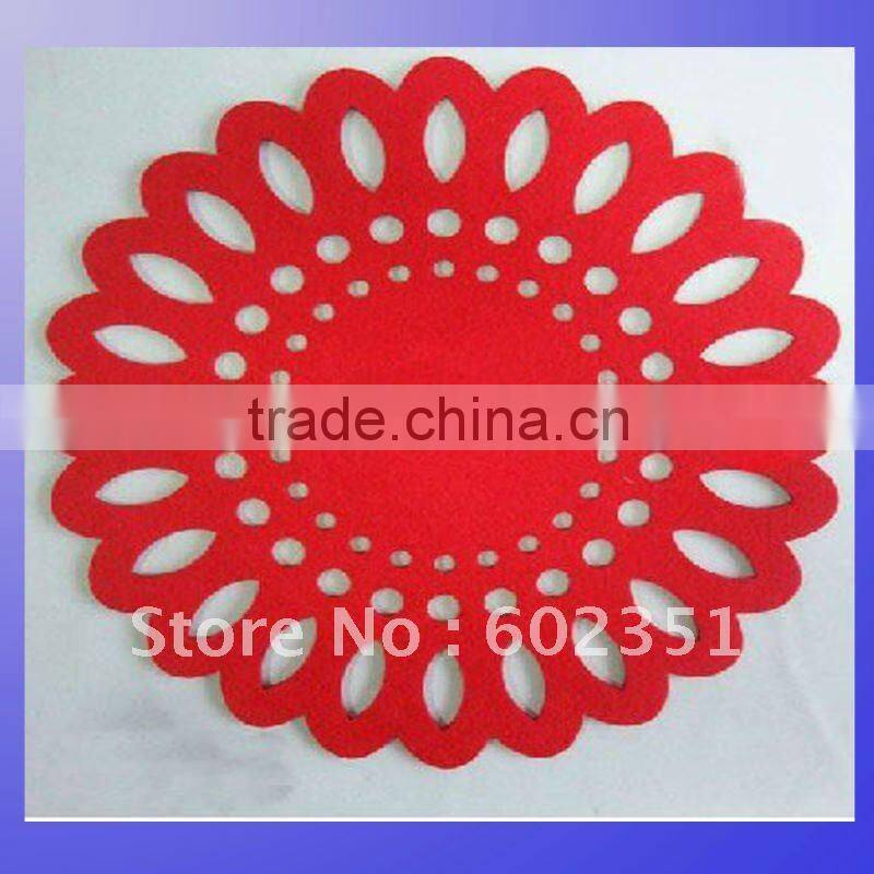 HUARI red felt placemats