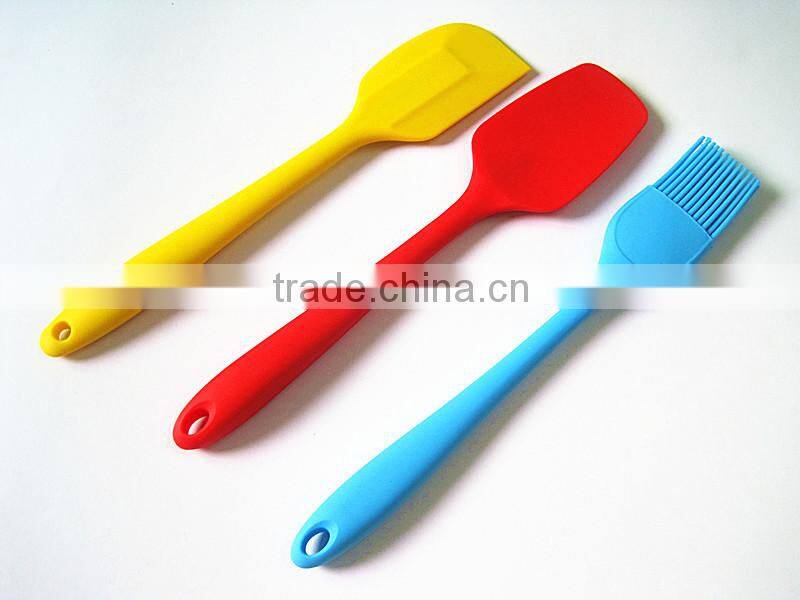 Wholesale non-stick food grade heat resistant kitchen cooking utensils seamless large 27-28cm best solid silicone spatula