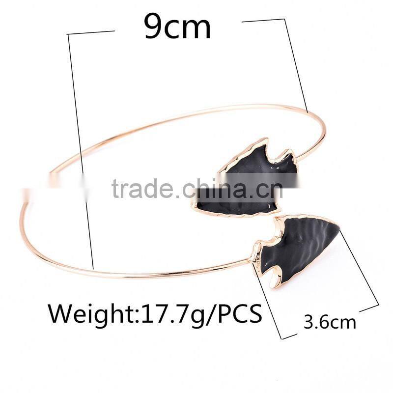 Hot gold triangle arrows arm chain