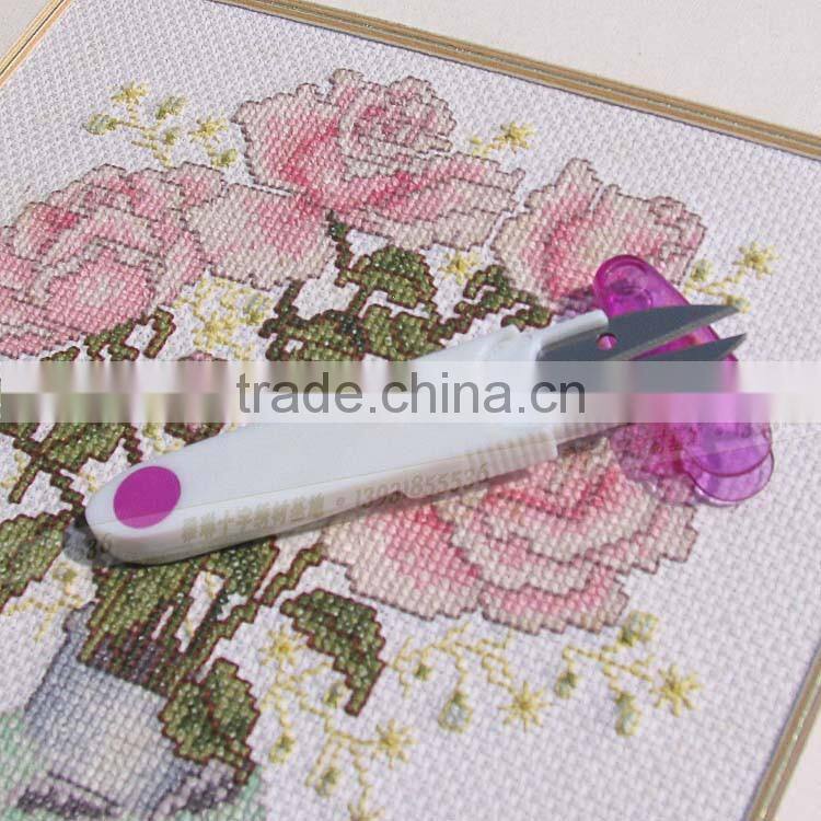 Wholesale variable colors scissors with with a transparent lid used in cross stitch
