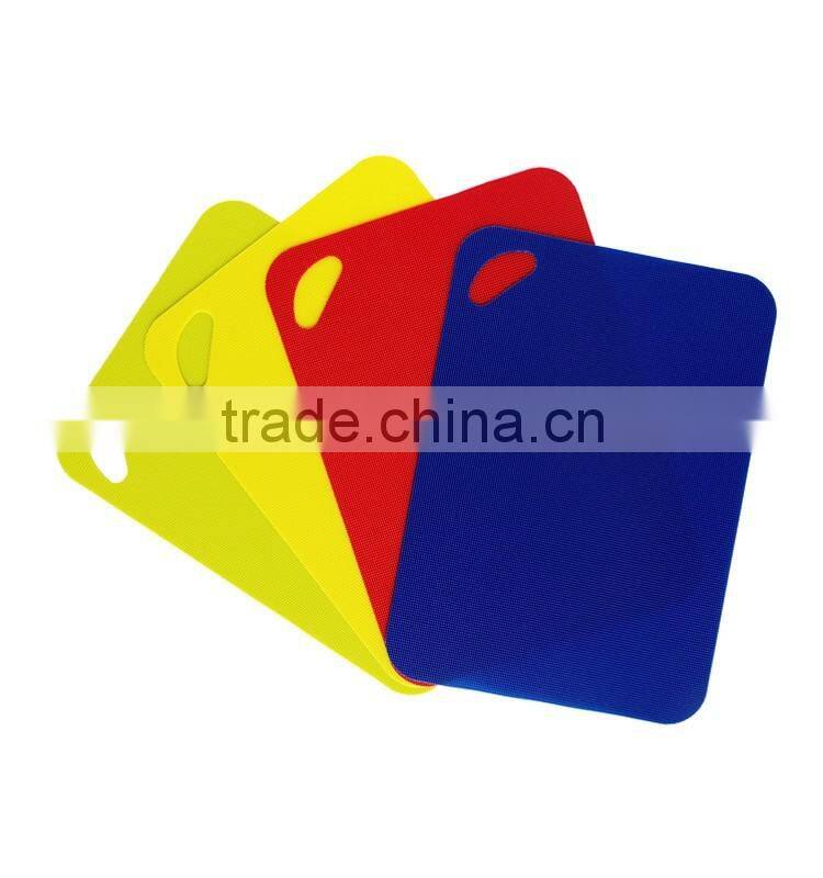 2016 hot selling antimicrobial non slip flexible pp chopping board cutting board set