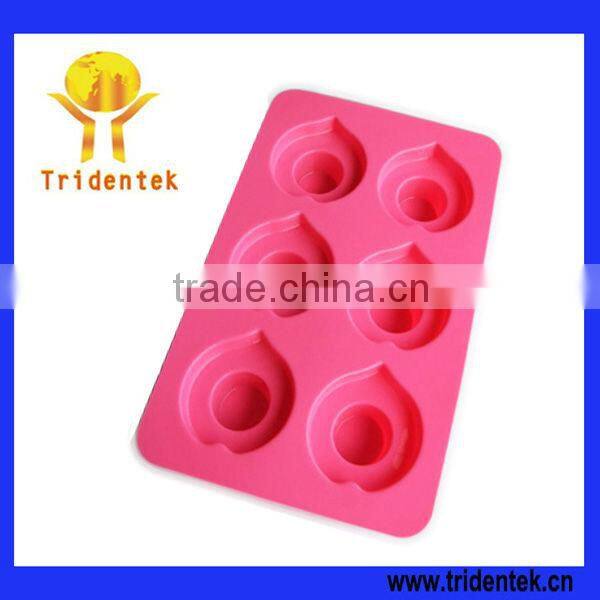 Hot Sell Novelty Romantic Silicone Cupcakes Mold With Heart Shape