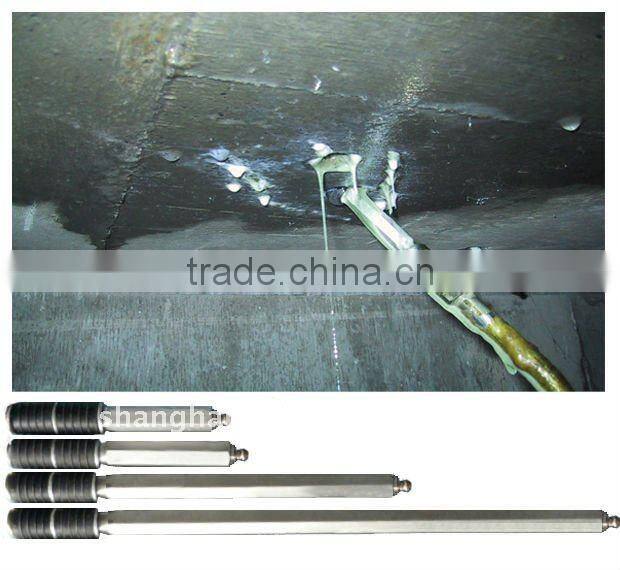 Injection packer for crack injection