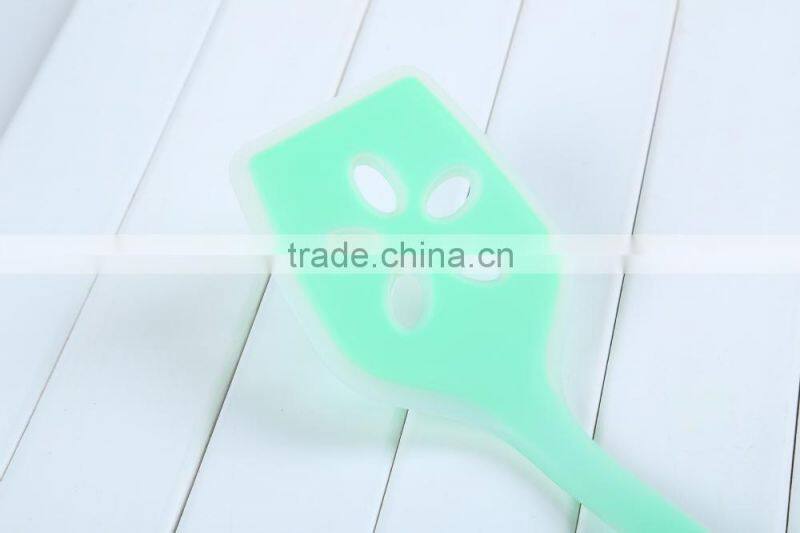 The silicone shovel with plum shape shovel with holes Non-stick Silicon Shovel