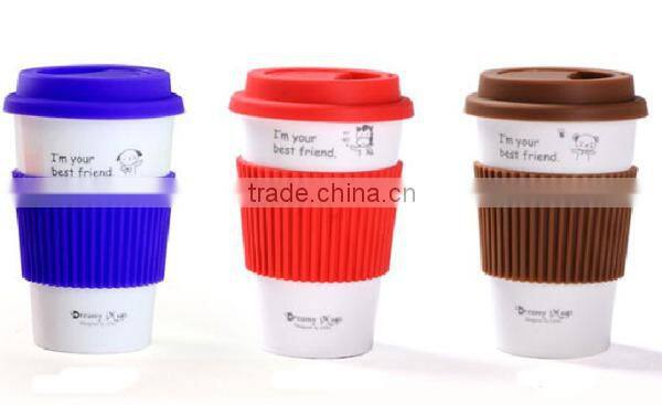 Hot Sale BPA Free 12oz Plastic Coffee Cup with silicone sleeve and lid