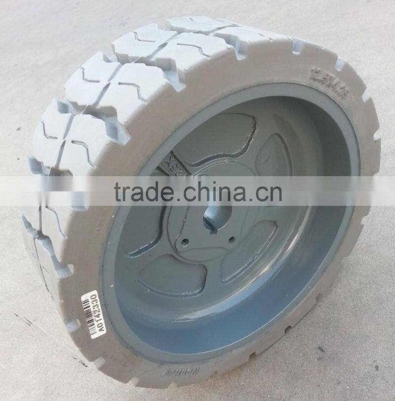 Rubber tyre solid tyre is optional for aerial lift platform equipment