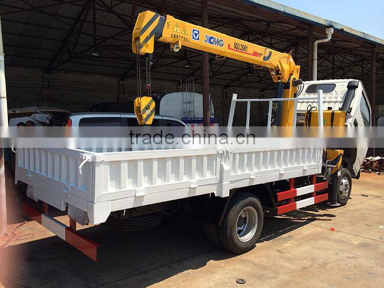 hydraulic and telescopic boom crane truck,high capacity crane truck