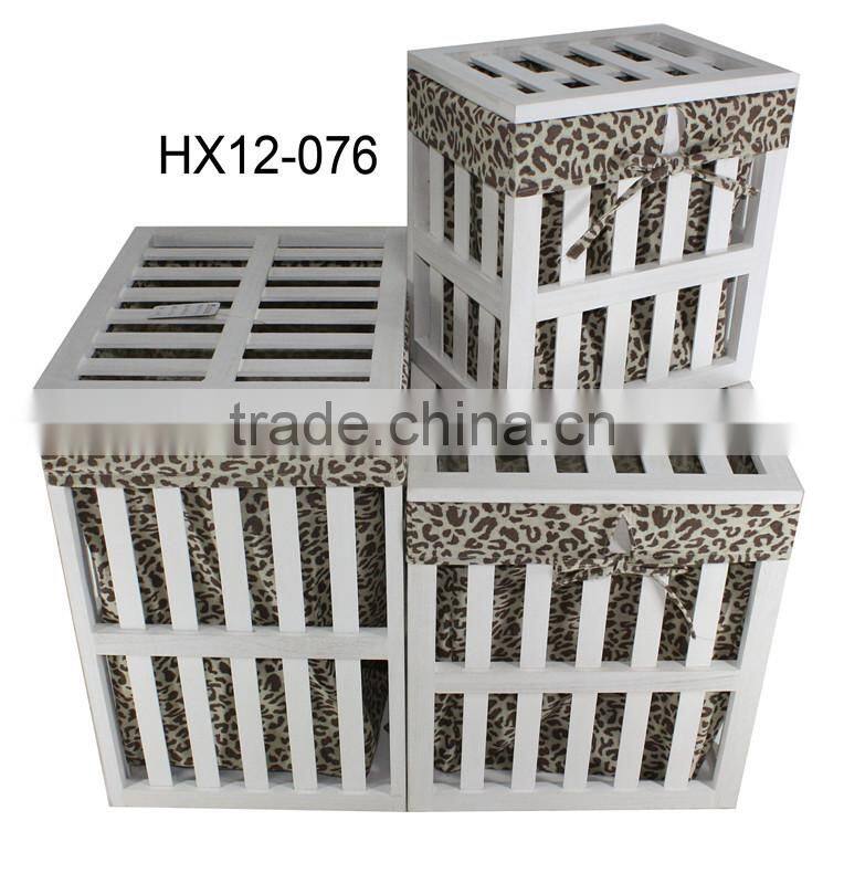 Set of 3 square wood crates with lid and liner, black finish