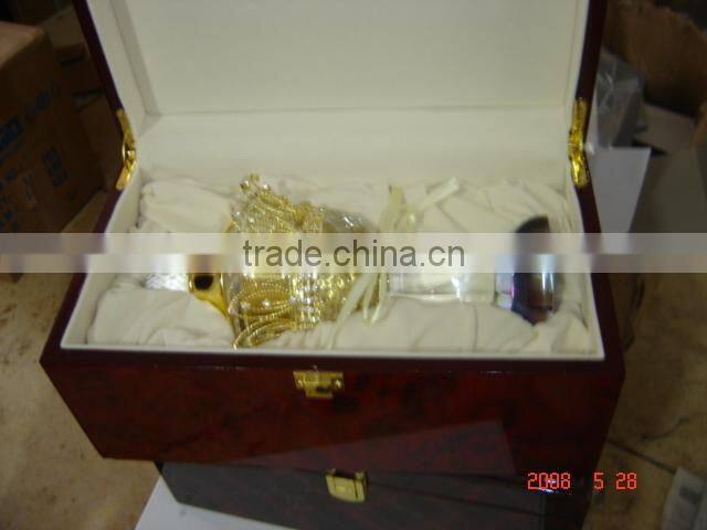 green color crystal decorative perfume bottle with golden flower