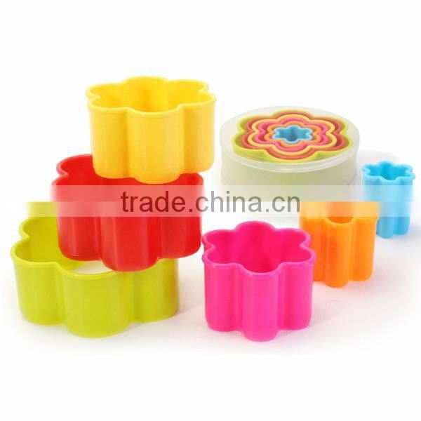 CC-7636 Set Of 6 Assorted Colors Plastic flower cookie cutter