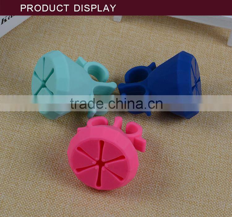 Private label two finger wearable silicone clear nail polish holders