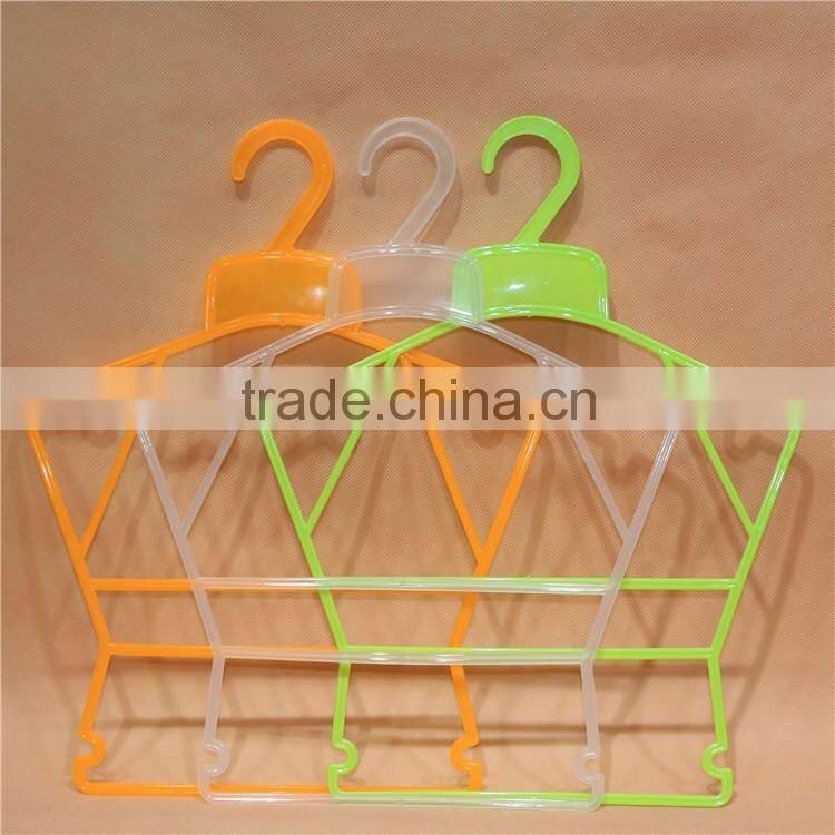 Colorful plastic kids suit hanger with low price