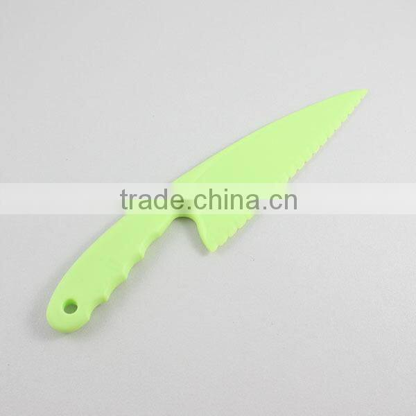 Plastic break knife