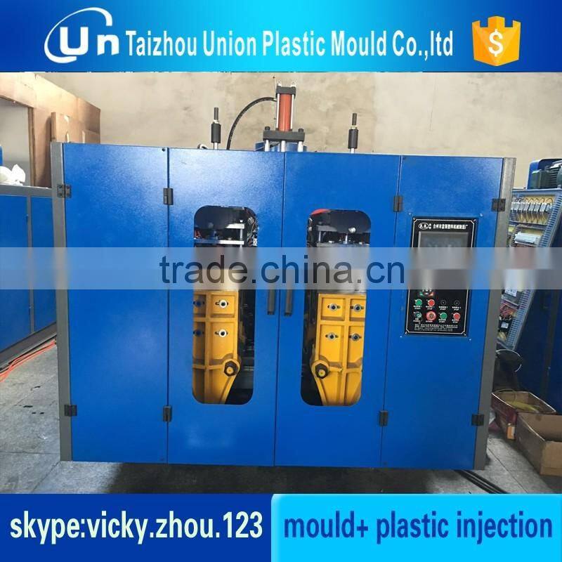 Hydraulic semi-automatic blow molding machine
