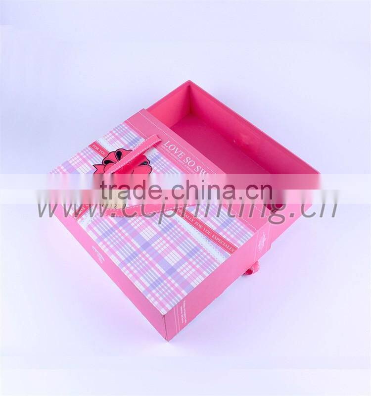 Custom luxury gift wedding candy box with ribbon