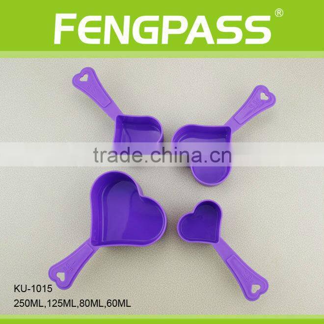 Lovely plastic measuring spoon(16-51-64)