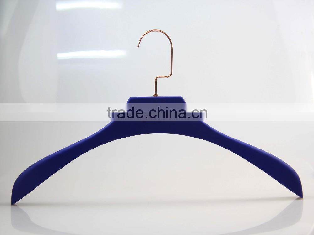 IMY-457 blue rubber man plastic hangers for jacket