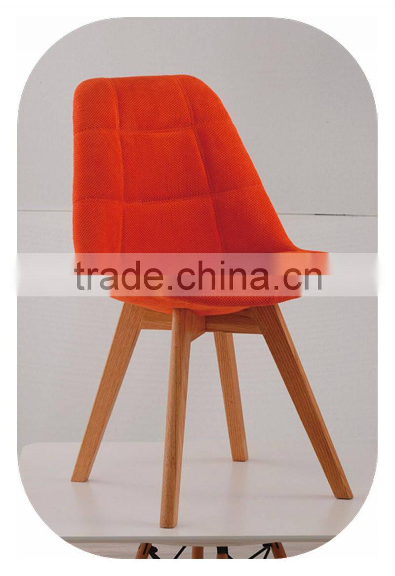 morden Design PP Plastic Upholstered Dining Chair with Wooden Legs