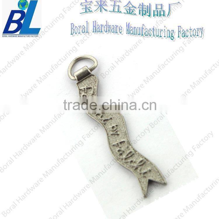Rotatable snake shape decorative zipper pull