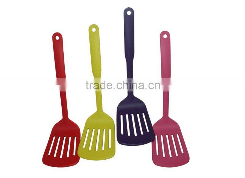 2016 High quality nylon kitchenware cooking kitchen utensils solid slotted spatula
