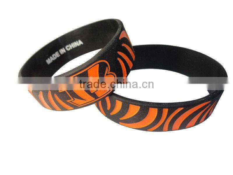 Many kinds of silicon wristband women and men custom silicone bracelet
