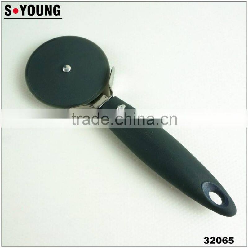 32065 Kitchen gadget kitchen tool round pizza cutter
