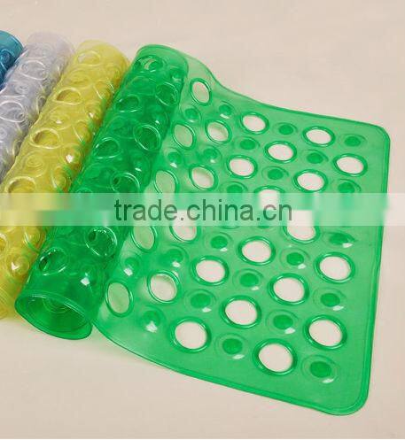 Transparent plastic bathtub mat with suction cup