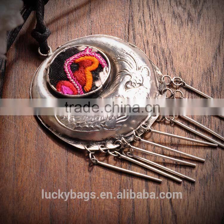 Top quality fashion lady necklace hmong embroidery necklace