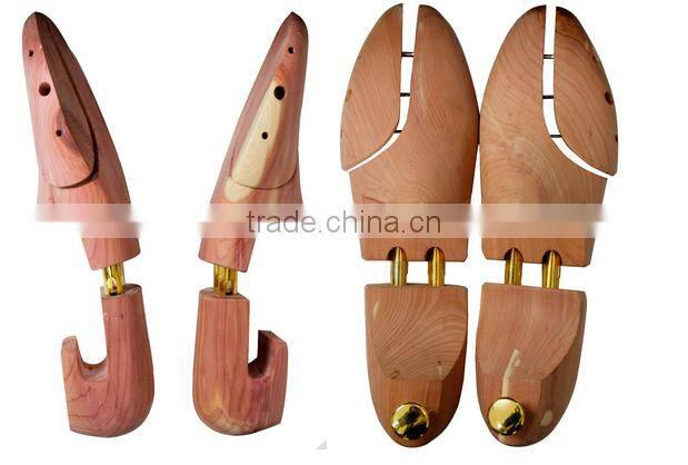 hot sale fashion expandable cedar shoe tree shoe stretcher for men with high quality