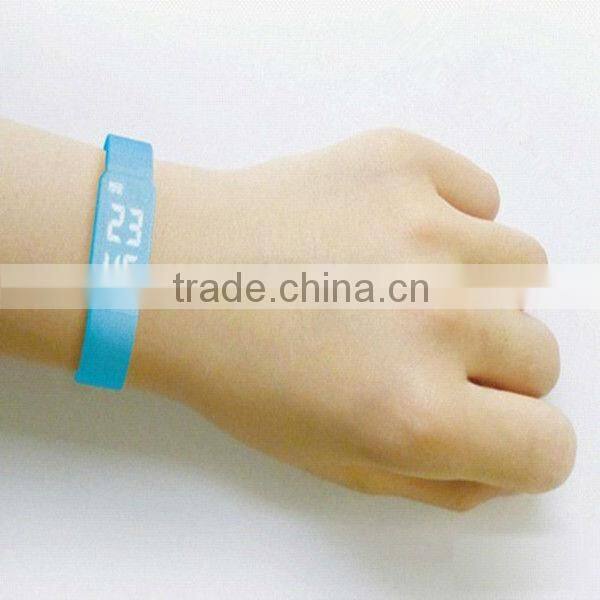 2013 luxury usb led watch