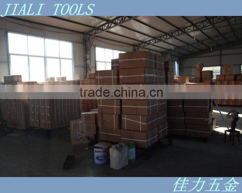 High carbon steel putty knife / construction tool