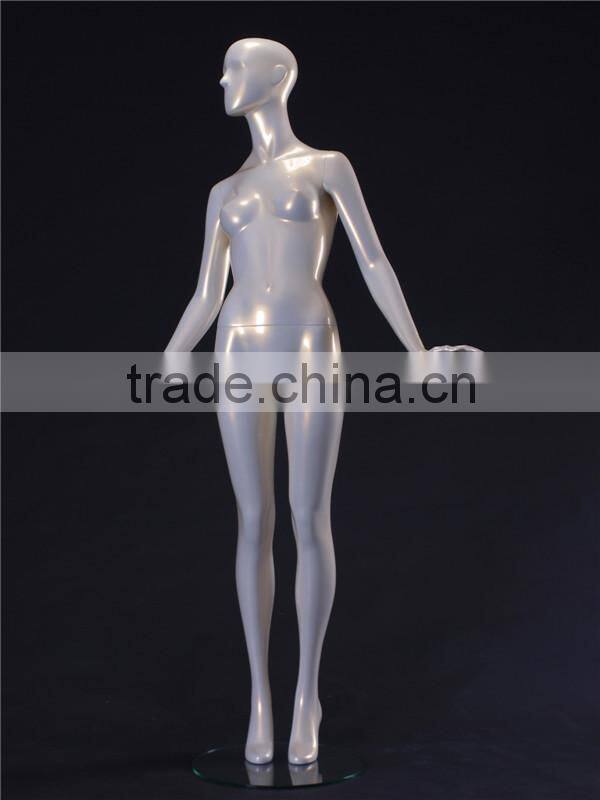 Christmas window display women mannequins