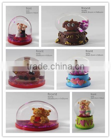 Resin Couple Snow Globe
