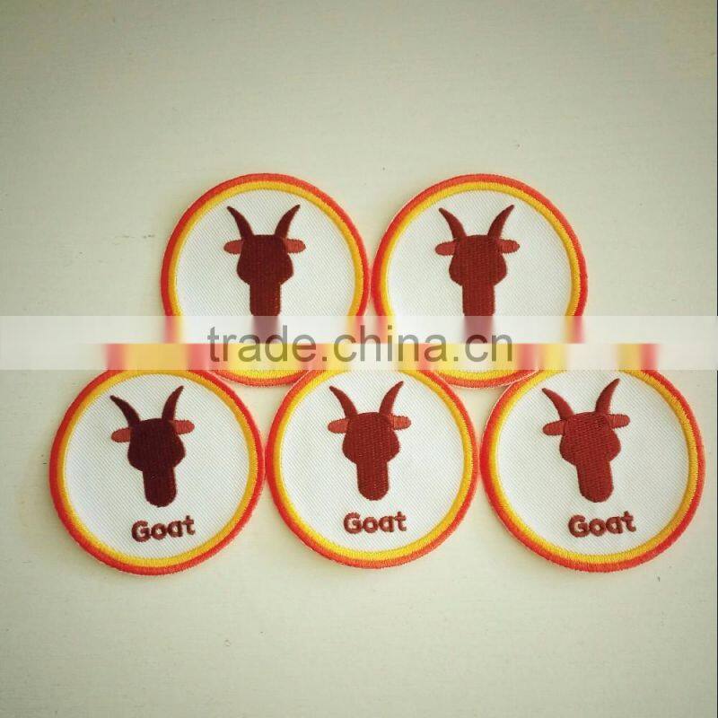 2016 Custom high quality embroidery patches badges