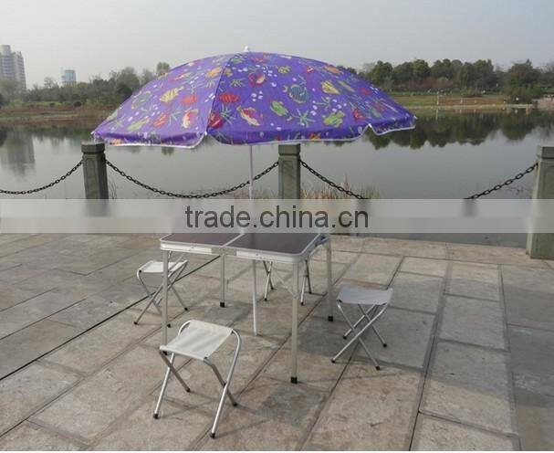 Pluggable umbrella advertising table