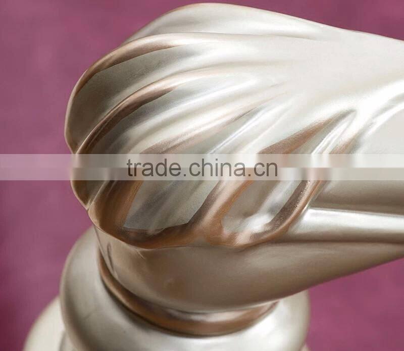 New Arrival Luxury Elegant European Style Queen's Armchair Made of White and Purple Leather BF12-04054a