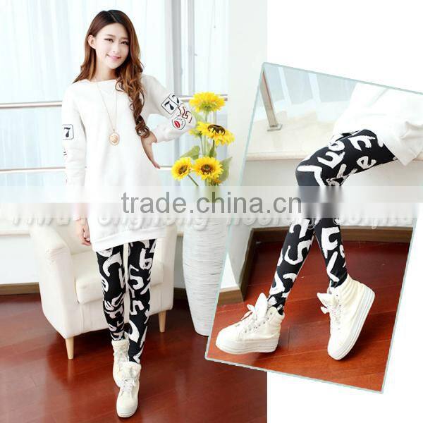 Messy letters printed leggings