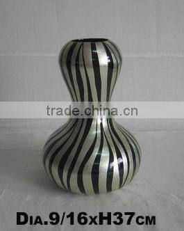 An unique design: A 9/16xH37cm beautiful Vietnam lacquer flower vase