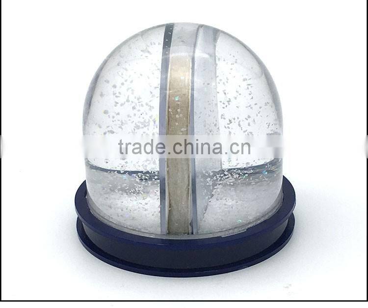 Put Photo in 6*6cm Acrylic Mini Snow Ball