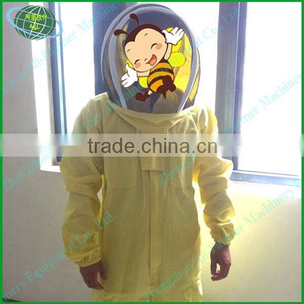 Highly safe and practical protective suit for beekeepers
