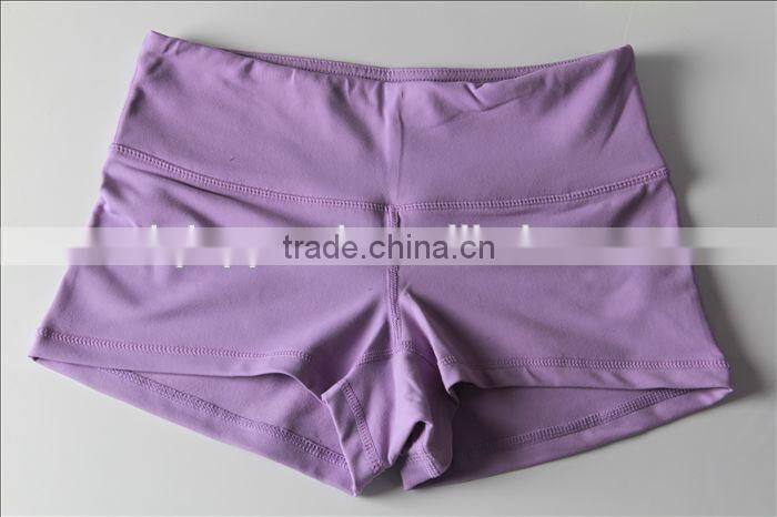 woman plus size short shorts with best cloth fabric fit for yoga and sport