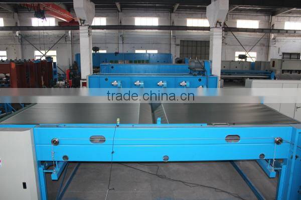 Cross lapping machine, cross lapper machine, nonwoven machine cross lapper