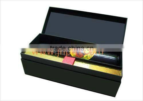 3 bottle wine fluted paper packaging carrier with die-cut handle