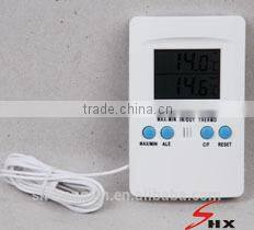 Two way display digital max min in/outdoor thermometer
