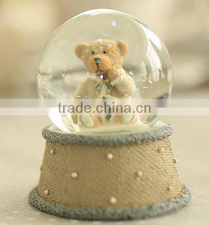 Funny bear resin unique glass snow globe