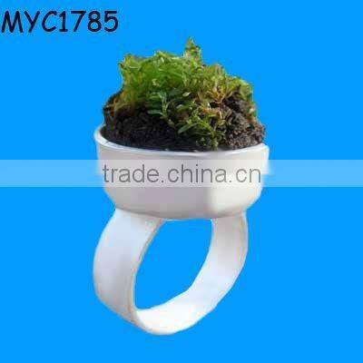 White ceramic napkin ring vase