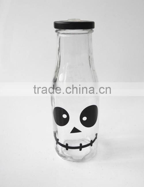 black skull head decorate glass bottle for juice or liquior with metal lid straw