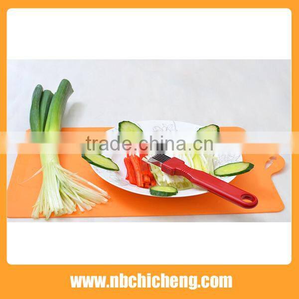 Multi- shredded onion knife
